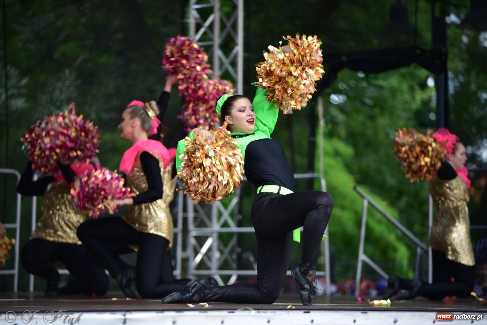 Zdjęcie w galerii na portalu naszraciborz.pl: IV raciborski Mażoretkowy Zawrót Głowy [FOTO i WIDEO] wiadomości z regionu