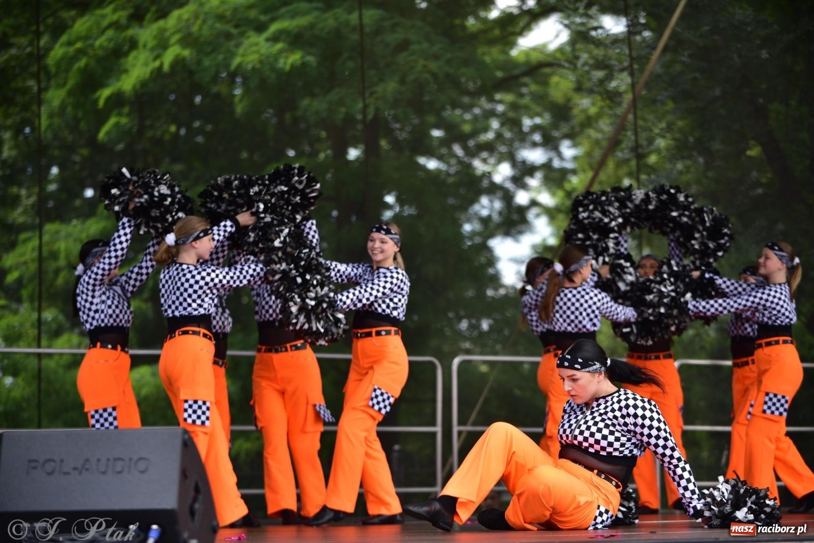 Zdjęcie w galerii na portalu naszraciborz.pl: IV raciborski Mażoretkowy Zawrót Głowy [FOTO i WIDEO] wiadomości z regionu