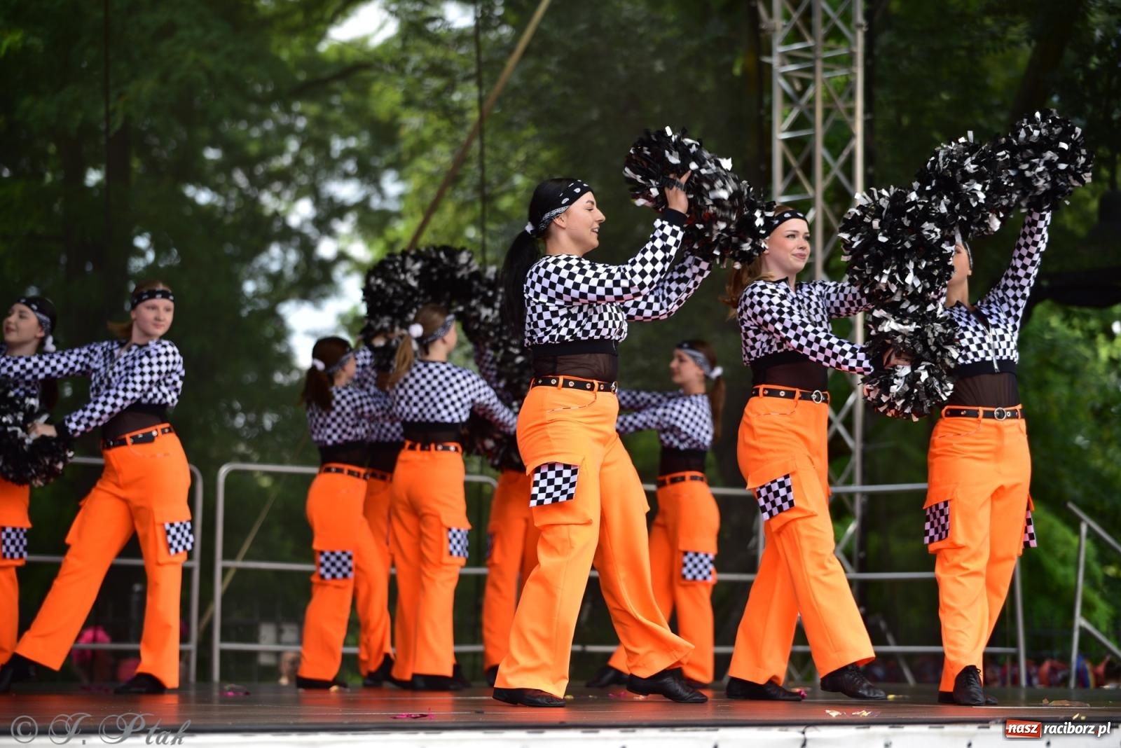 Zdjęcie w galerii na portalu naszraciborz.pl: IV raciborski Mażoretkowy Zawrót Głowy [FOTO i WIDEO] wiadomości z regionu