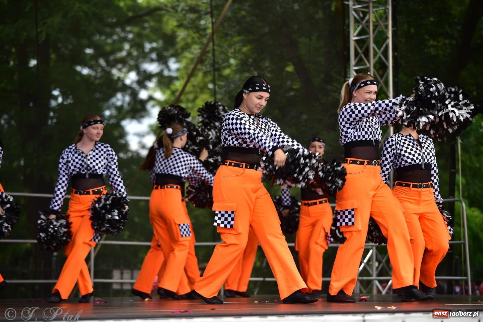 Zdjęcie w galerii na portalu naszraciborz.pl: IV raciborski Mażoretkowy Zawrót Głowy [FOTO i WIDEO] wiadomości z regionu