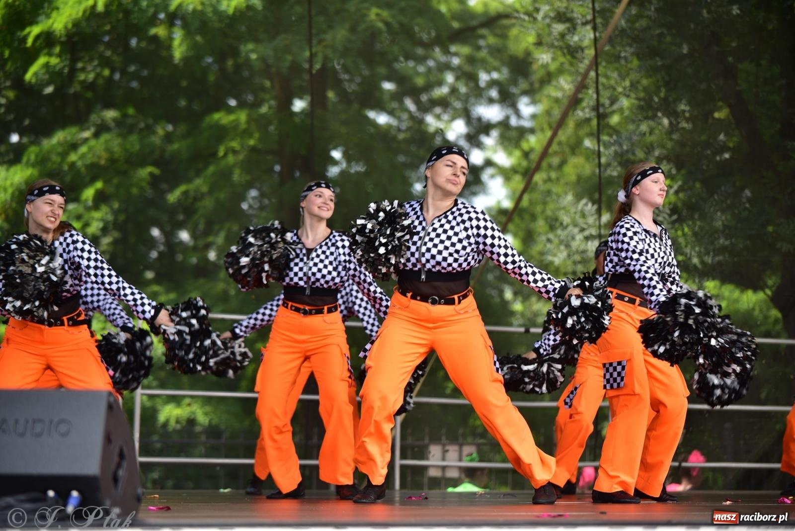 Zdjęcie w galerii na portalu naszraciborz.pl: IV raciborski Mażoretkowy Zawrót Głowy [FOTO i WIDEO] wiadomości z regionu