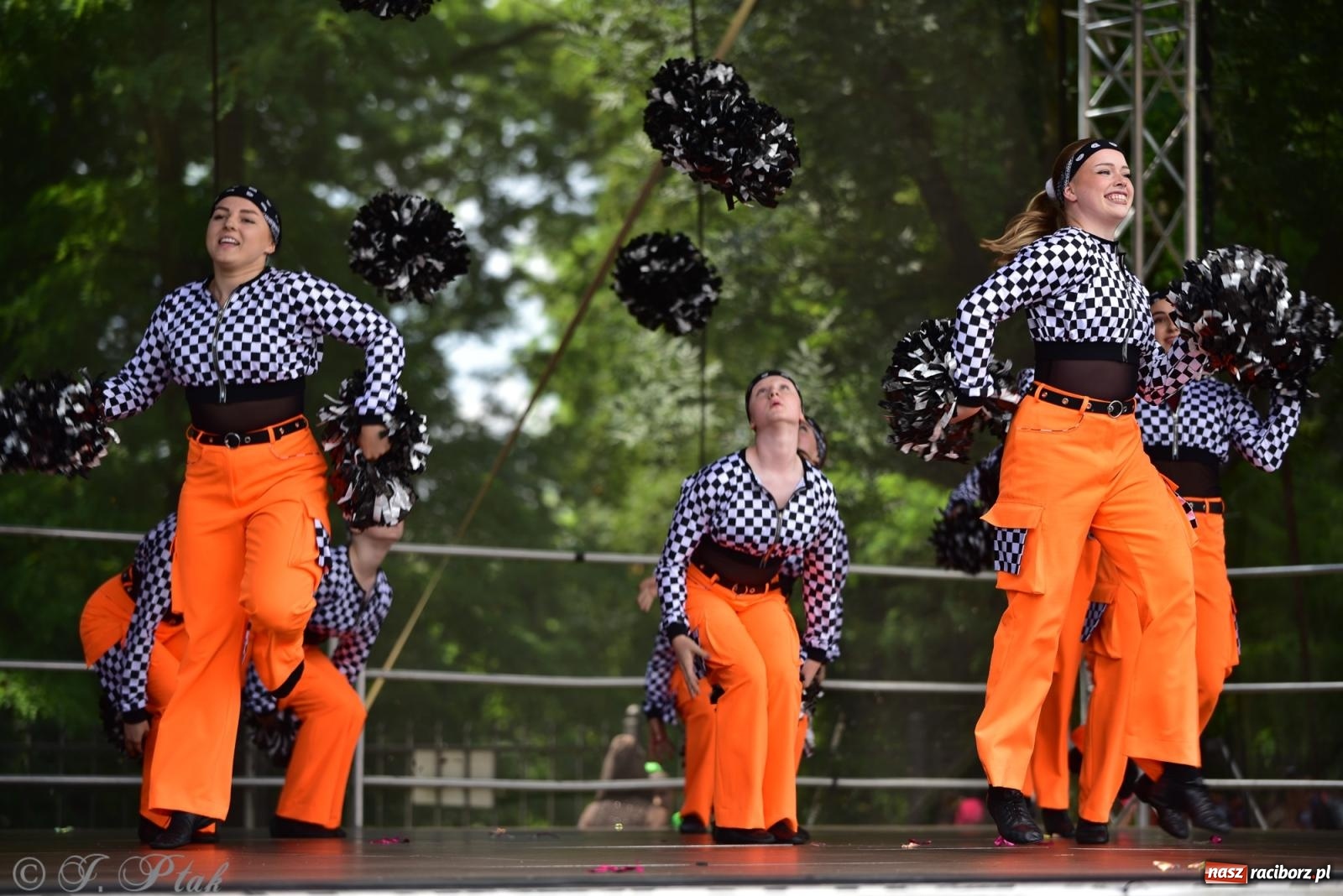Zdjęcie w galerii na portalu naszraciborz.pl: IV raciborski Mażoretkowy Zawrót Głowy [FOTO i WIDEO] wiadomości z regionu