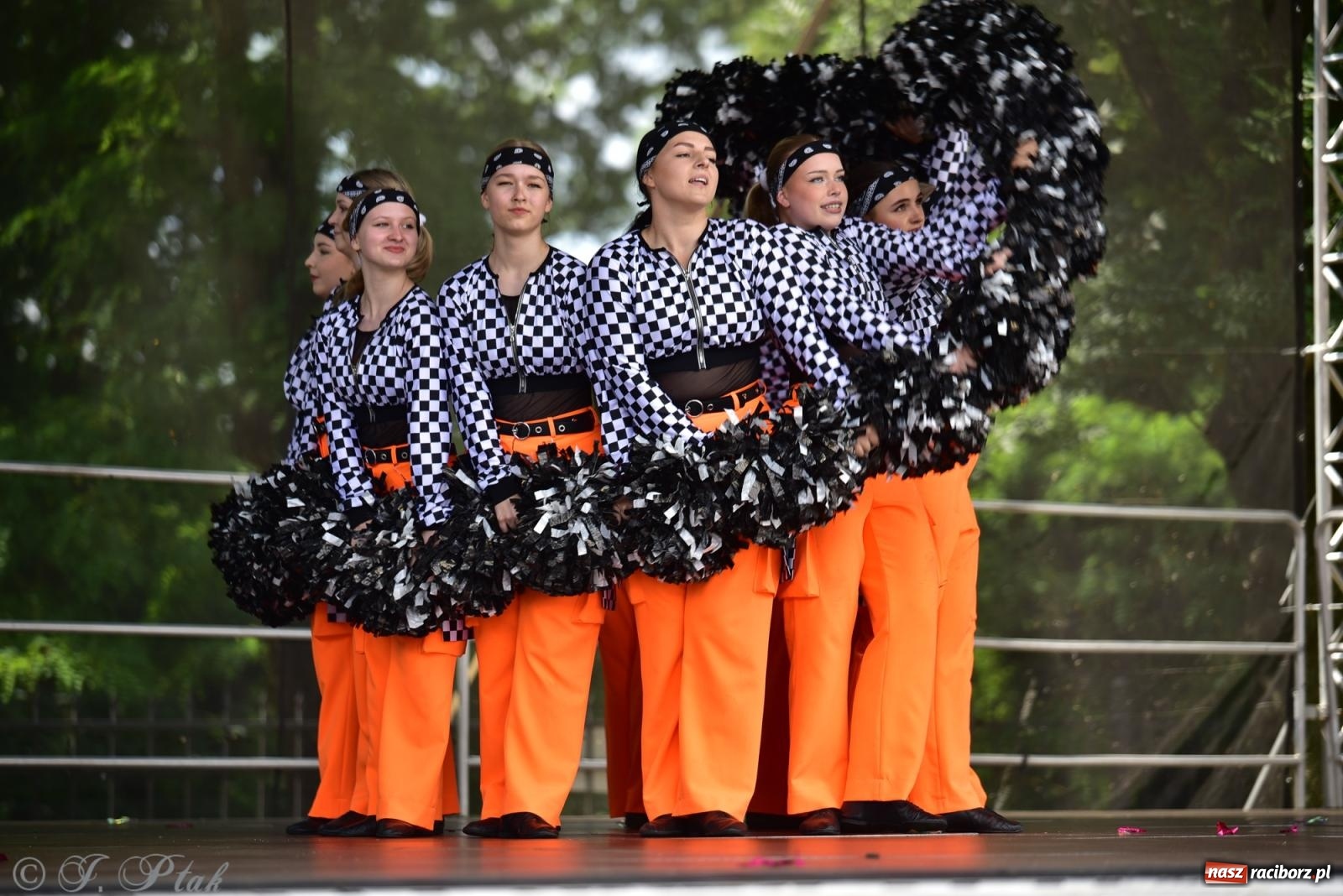 Zdjęcie w galerii na portalu naszraciborz.pl: IV raciborski Mażoretkowy Zawrót Głowy [FOTO i WIDEO] wiadomości z regionu