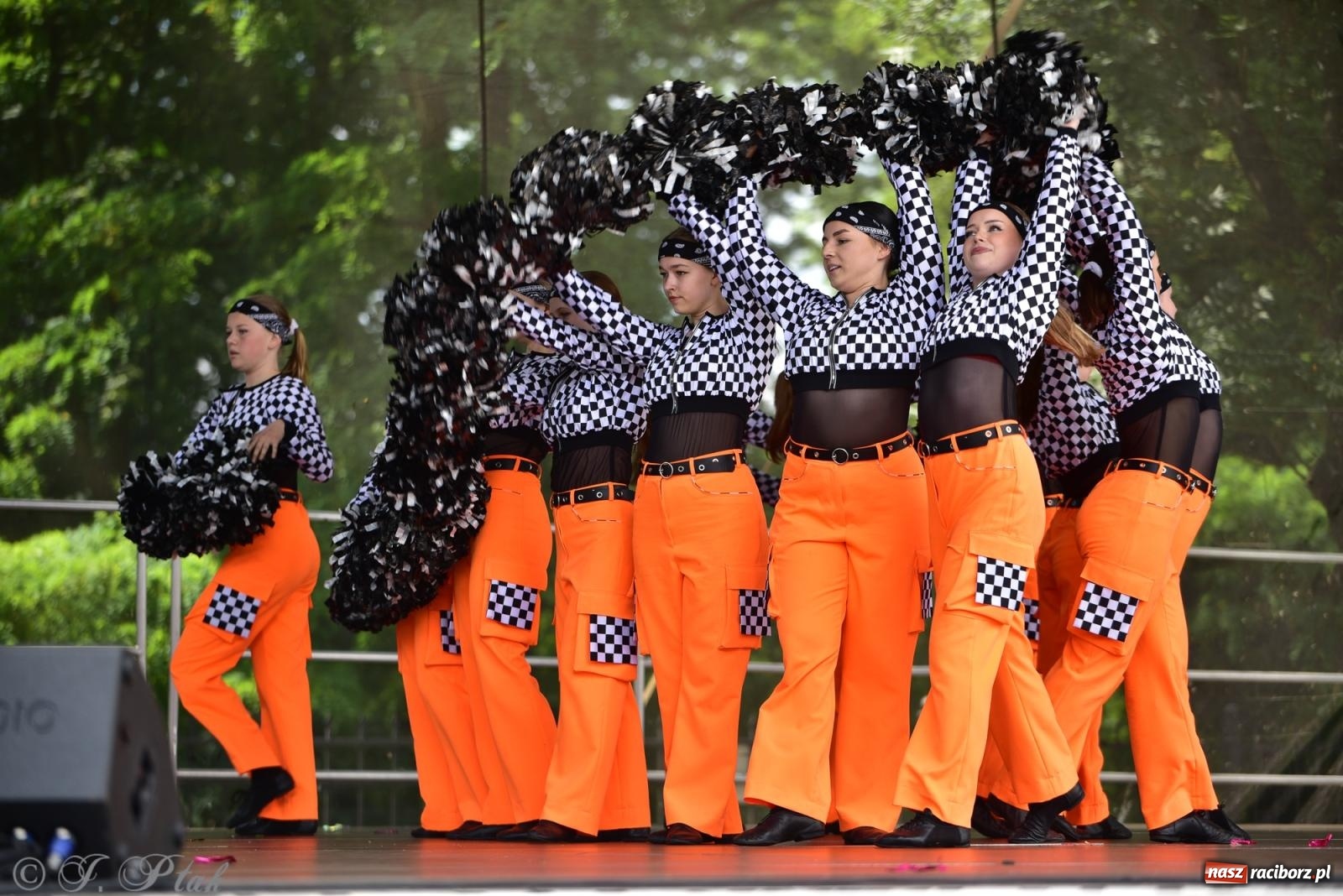 Zdjęcie w galerii na portalu naszraciborz.pl: IV raciborski Mażoretkowy Zawrót Głowy [FOTO i WIDEO] wiadomości z regionu