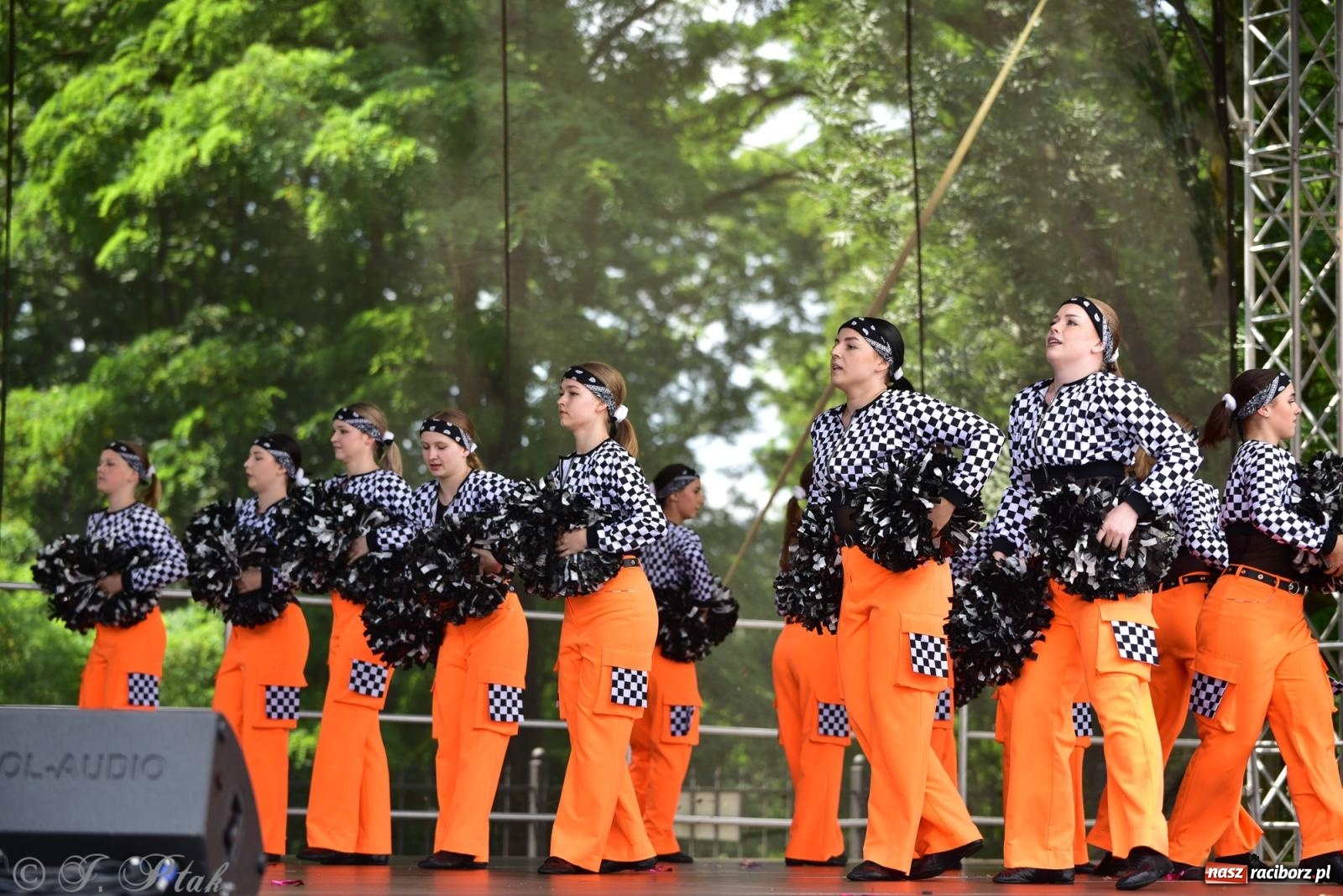 Zdjęcie w galerii na portalu naszraciborz.pl: IV raciborski Mażoretkowy Zawrót Głowy [FOTO i WIDEO] wiadomości z regionu