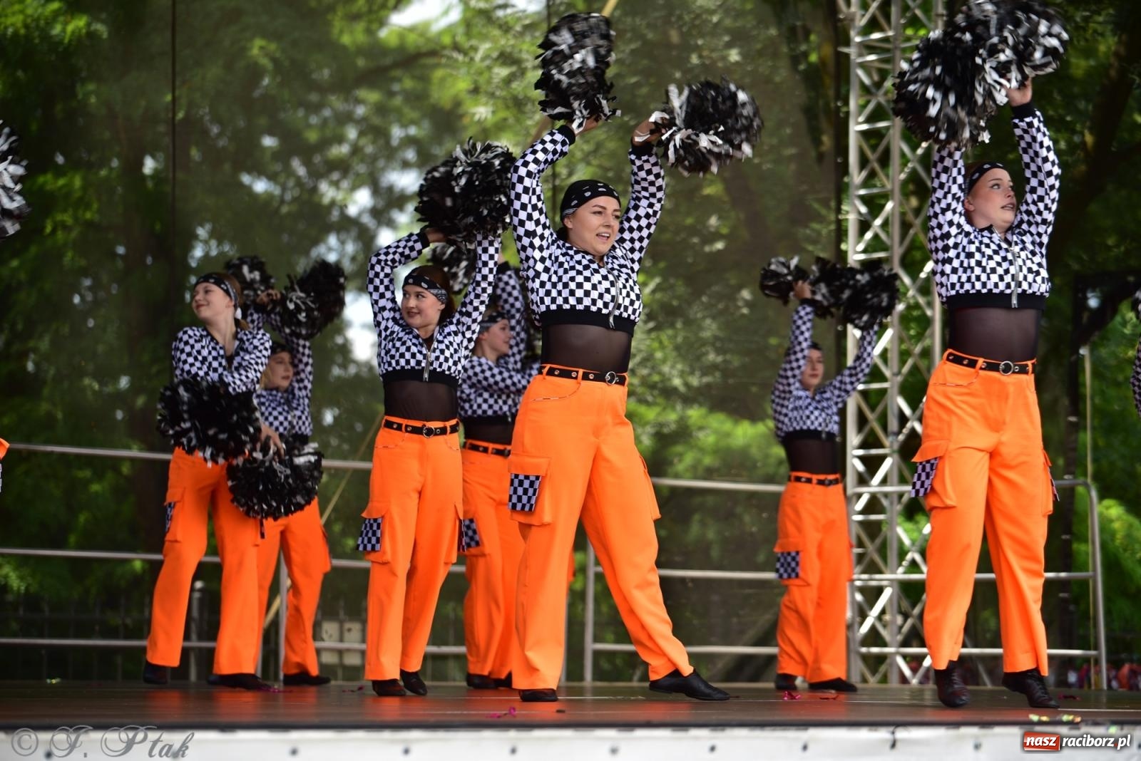Zdjęcie w galerii na portalu naszraciborz.pl: IV raciborski Mażoretkowy Zawrót Głowy [FOTO i WIDEO] wiadomości z regionu