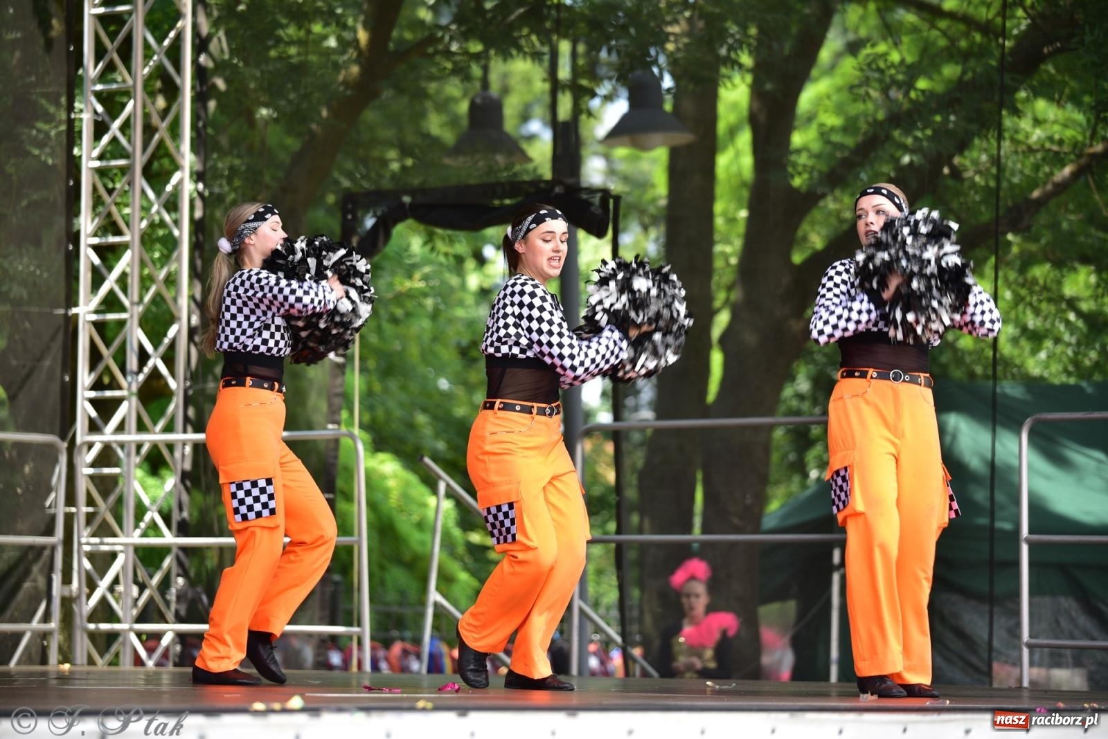 Zdjęcie w galerii na portalu naszraciborz.pl: IV raciborski Mażoretkowy Zawrót Głowy [FOTO i WIDEO] wiadomości z regionu