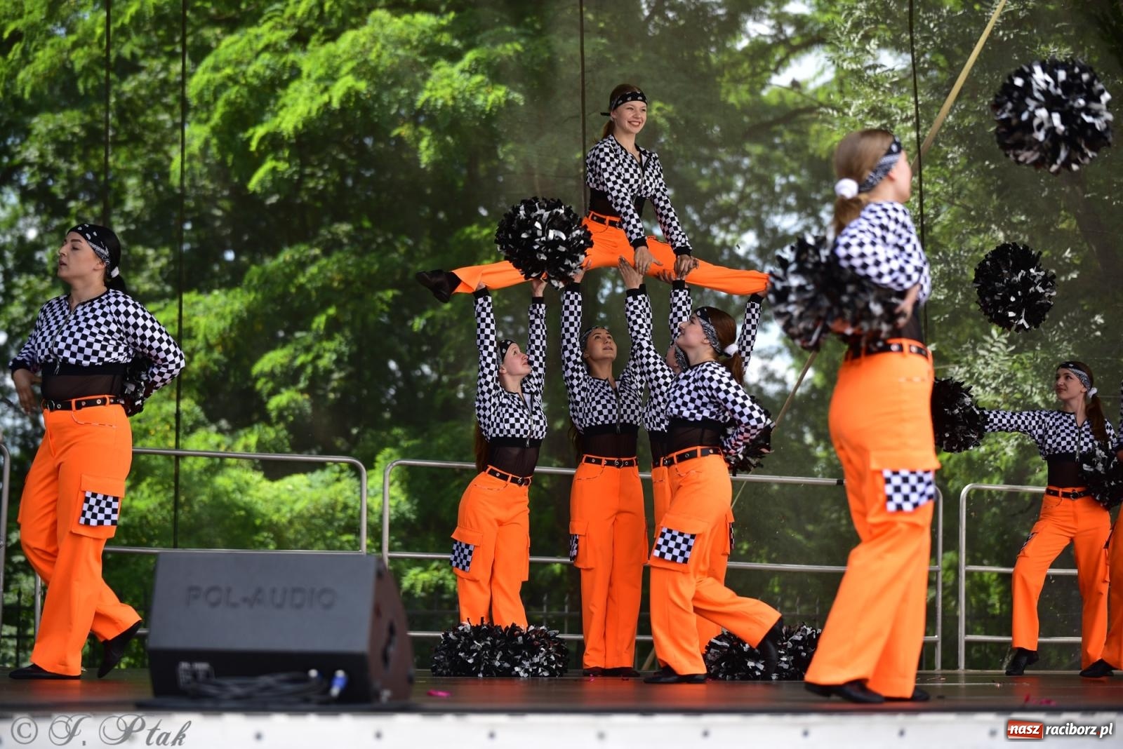 Zdjęcie w galerii na portalu naszraciborz.pl: IV raciborski Mażoretkowy Zawrót Głowy [FOTO i WIDEO] wiadomości z regionu