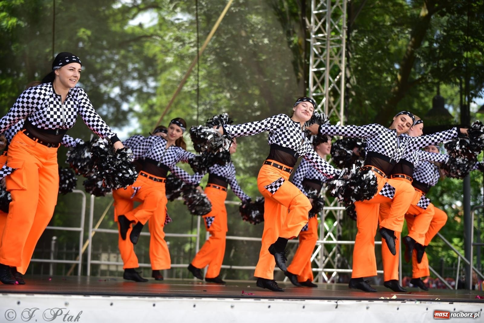 Zdjęcie w galerii na portalu naszraciborz.pl: IV raciborski Mażoretkowy Zawrót Głowy [FOTO i WIDEO] wiadomości z regionu
