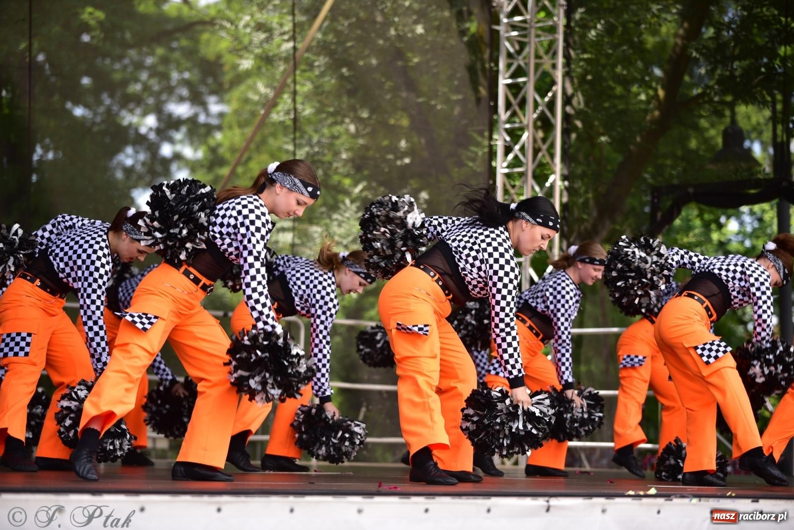 Zdjęcie w galerii na portalu naszraciborz.pl: IV raciborski Mażoretkowy Zawrót Głowy [FOTO i WIDEO] wiadomości z regionu