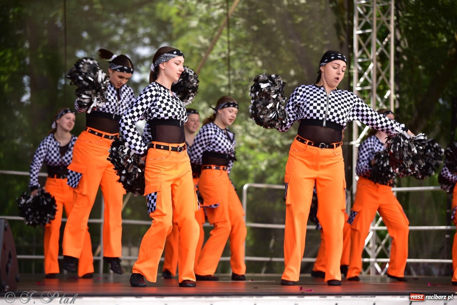 Zdjęcie w galerii na portalu naszraciborz.pl: IV raciborski Mażoretkowy Zawrót Głowy [FOTO i WIDEO] wiadomości z regionu