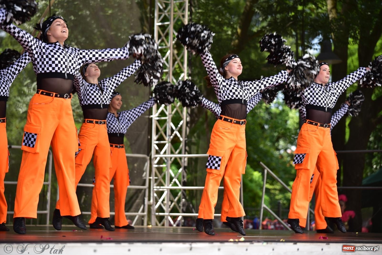 Zdjęcie w galerii na portalu naszraciborz.pl: IV raciborski Mażoretkowy Zawrót Głowy [FOTO i WIDEO] wiadomości z regionu
