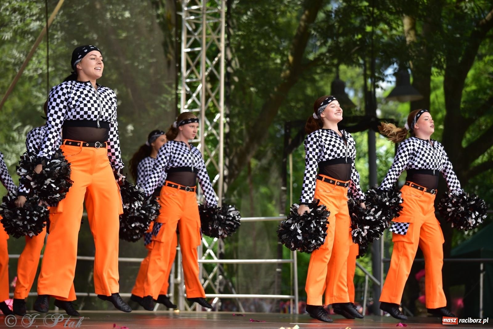 Zdjęcie w galerii na portalu naszraciborz.pl: IV raciborski Mażoretkowy Zawrót Głowy [FOTO i WIDEO] wiadomości z regionu