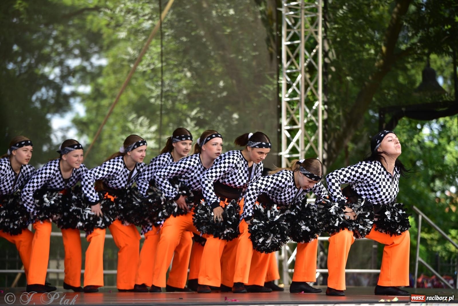 Zdjęcie w galerii na portalu naszraciborz.pl: IV raciborski Mażoretkowy Zawrót Głowy [FOTO i WIDEO] wiadomości z regionu