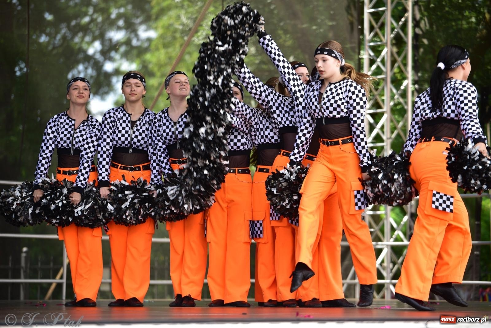 Zdjęcie w galerii na portalu naszraciborz.pl: IV raciborski Mażoretkowy Zawrót Głowy [FOTO i WIDEO] wiadomości z regionu