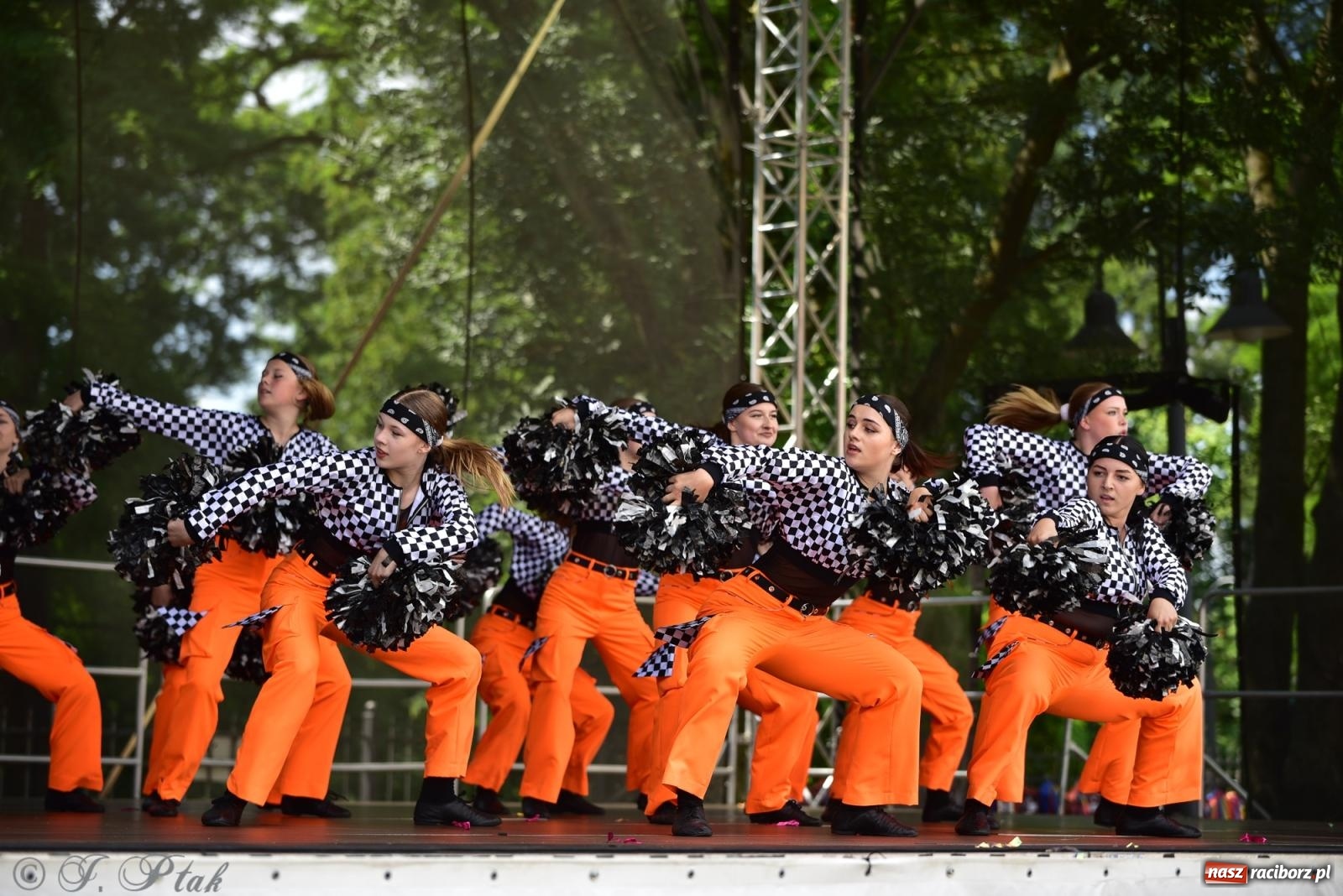 Zdjęcie w galerii na portalu naszraciborz.pl: IV raciborski Mażoretkowy Zawrót Głowy [FOTO i WIDEO] wiadomości z regionu