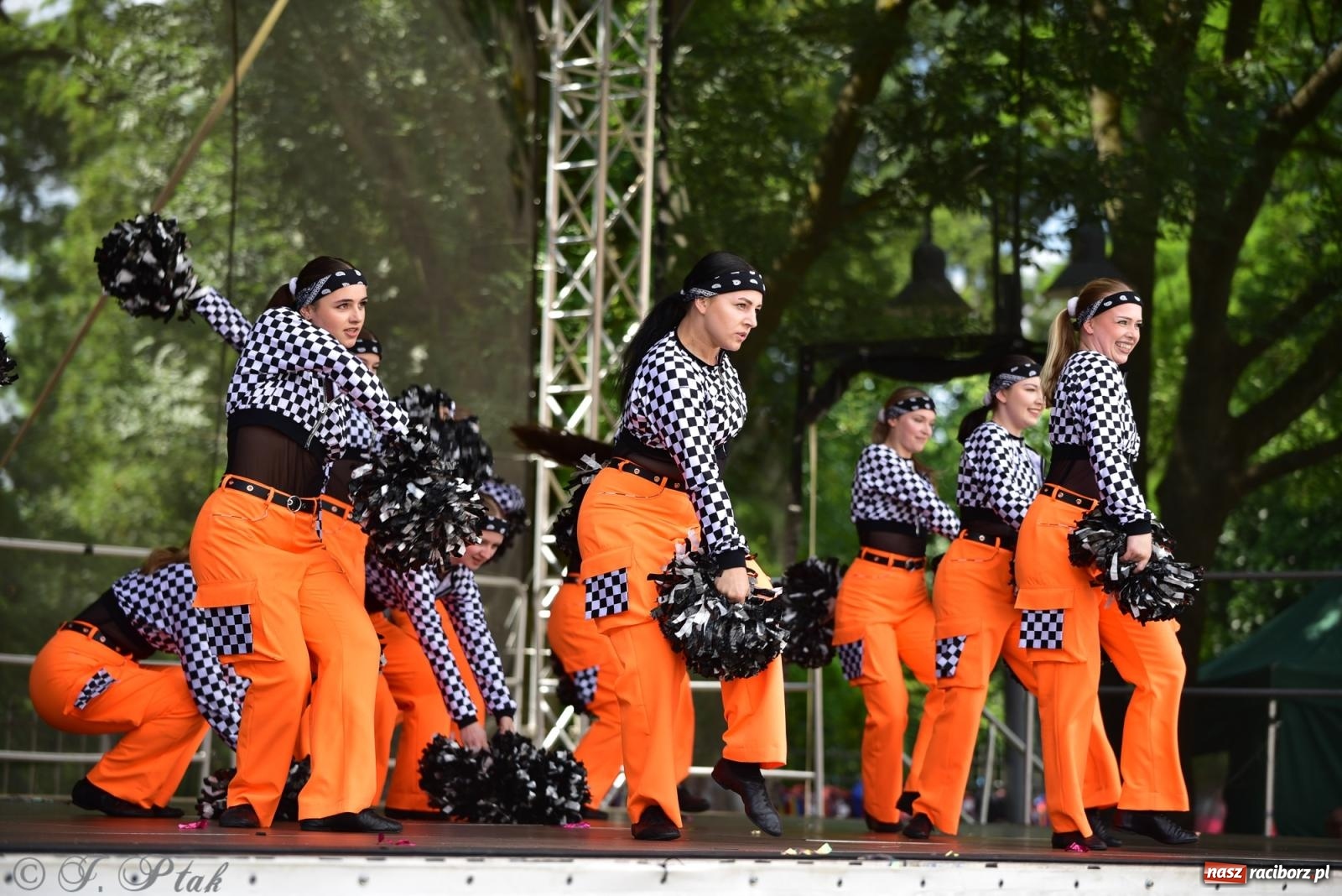 Zdjęcie w galerii na portalu naszraciborz.pl: IV raciborski Mażoretkowy Zawrót Głowy [FOTO i WIDEO] wiadomości z regionu