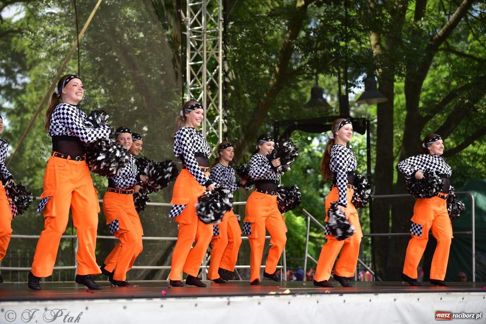 Zdjęcie w galerii na portalu naszraciborz.pl: IV raciborski Mażoretkowy Zawrót Głowy [FOTO i WIDEO] wiadomości z regionu