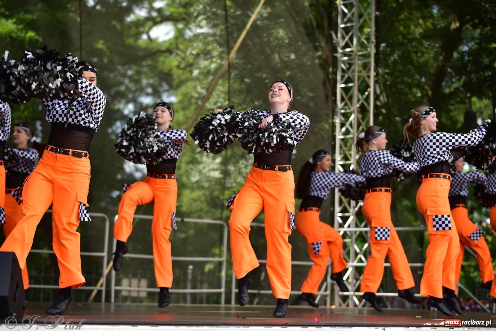 Zdjęcie w galerii na portalu naszraciborz.pl: IV raciborski Mażoretkowy Zawrót Głowy [FOTO i WIDEO] wiadomości z regionu