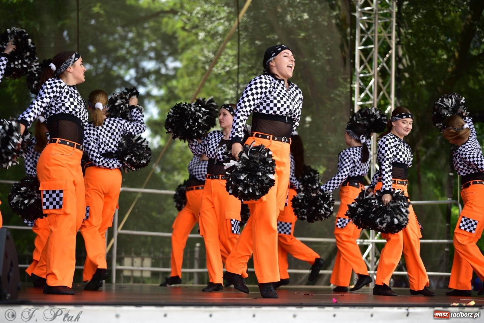 Zdjęcie w galerii na portalu naszraciborz.pl: IV raciborski Mażoretkowy Zawrót Głowy [FOTO i WIDEO] wiadomości z regionu