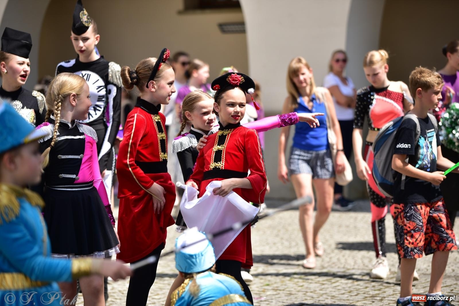 Zdjęcie w galerii na portalu naszraciborz.pl: IV raciborski Mażoretkowy Zawrót Głowy [FOTO i WIDEO] wiadomości z regionu