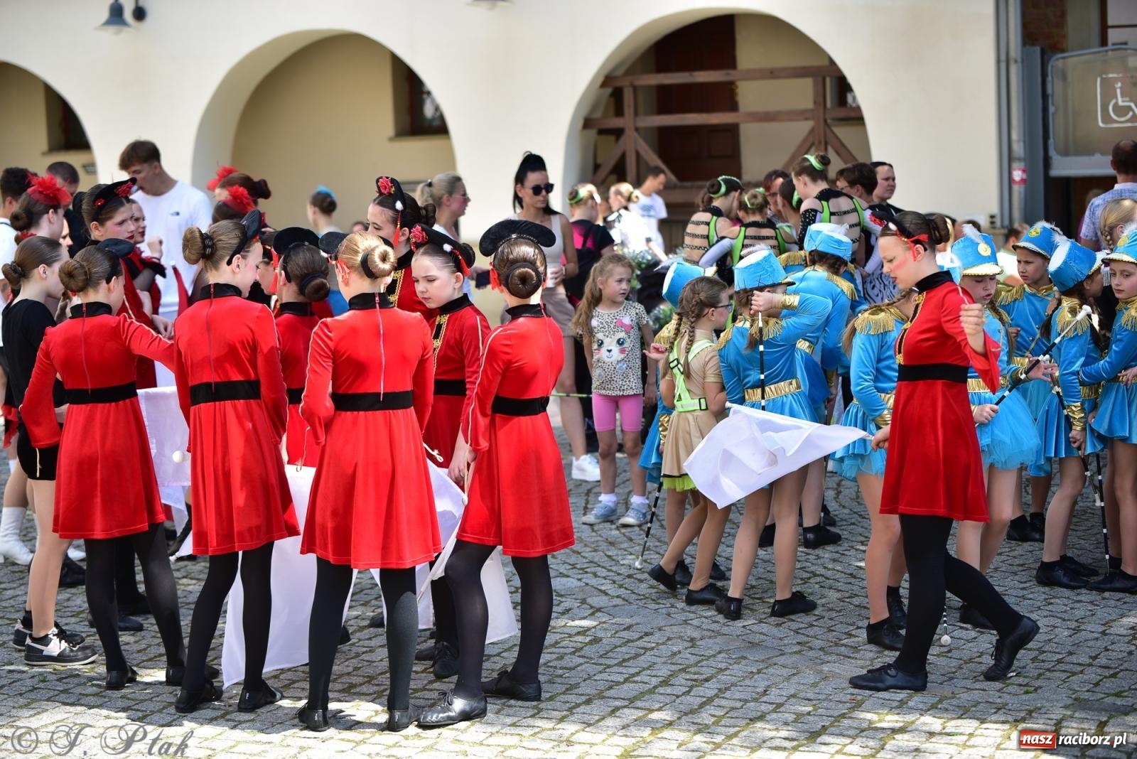 Zdjęcie w galerii na portalu naszraciborz.pl: IV raciborski Mażoretkowy Zawrót Głowy [FOTO i WIDEO] wiadomości z regionu