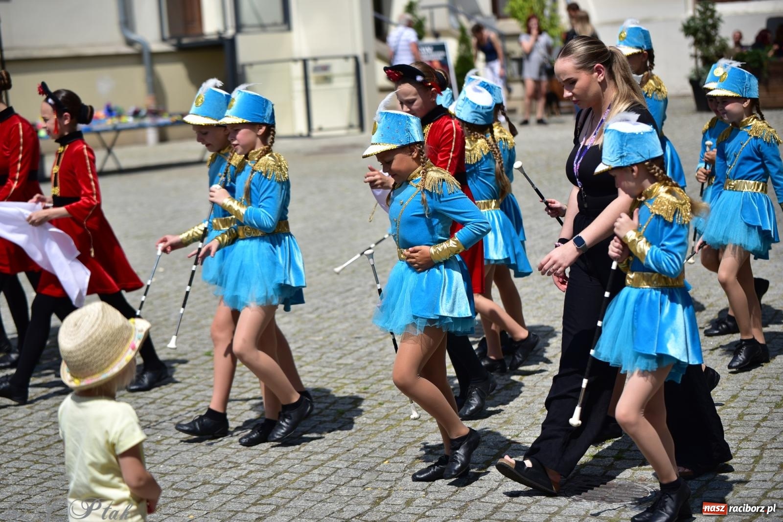 Zdjęcie w galerii na portalu naszraciborz.pl: IV raciborski Mażoretkowy Zawrót Głowy [FOTO i WIDEO] wiadomości z regionu