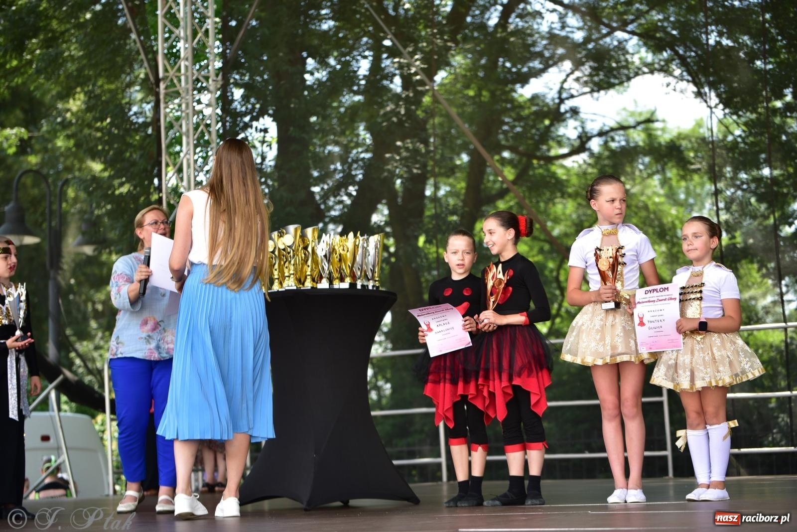Zdjęcie w galerii na portalu naszraciborz.pl: IV raciborski Mażoretkowy Zawrót Głowy [FOTO i WIDEO] wiadomości z regionu
