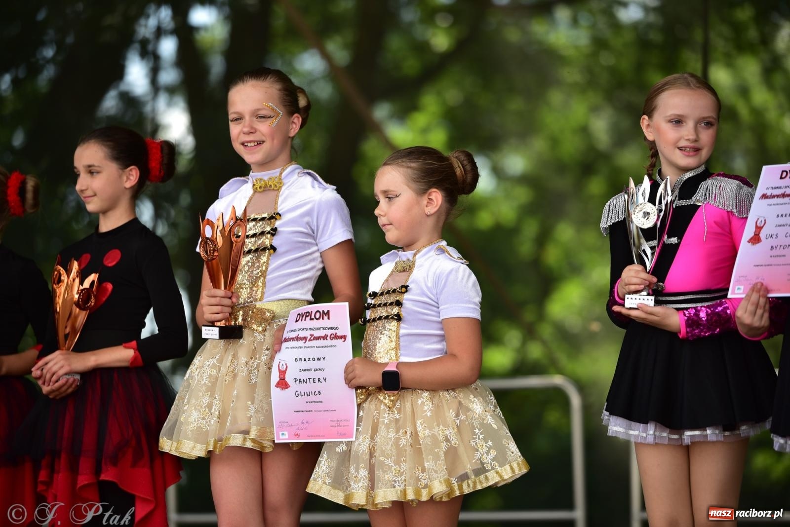 Zdjęcie w galerii na portalu naszraciborz.pl: IV raciborski Mażoretkowy Zawrót Głowy [FOTO i WIDEO] wiadomości z regionu