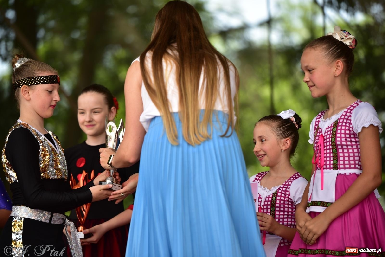 Zdjęcie w galerii na portalu naszraciborz.pl: IV raciborski Mażoretkowy Zawrót Głowy [FOTO i WIDEO] wiadomości z regionu