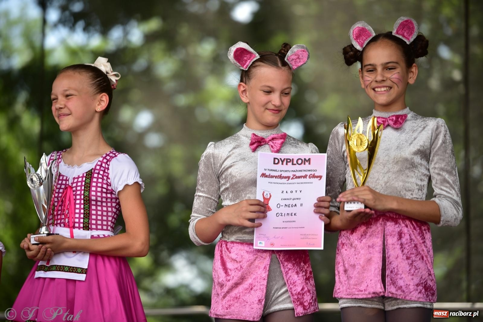 Zdjęcie w galerii na portalu naszraciborz.pl: IV raciborski Mażoretkowy Zawrót Głowy [FOTO i WIDEO] wiadomości z regionu