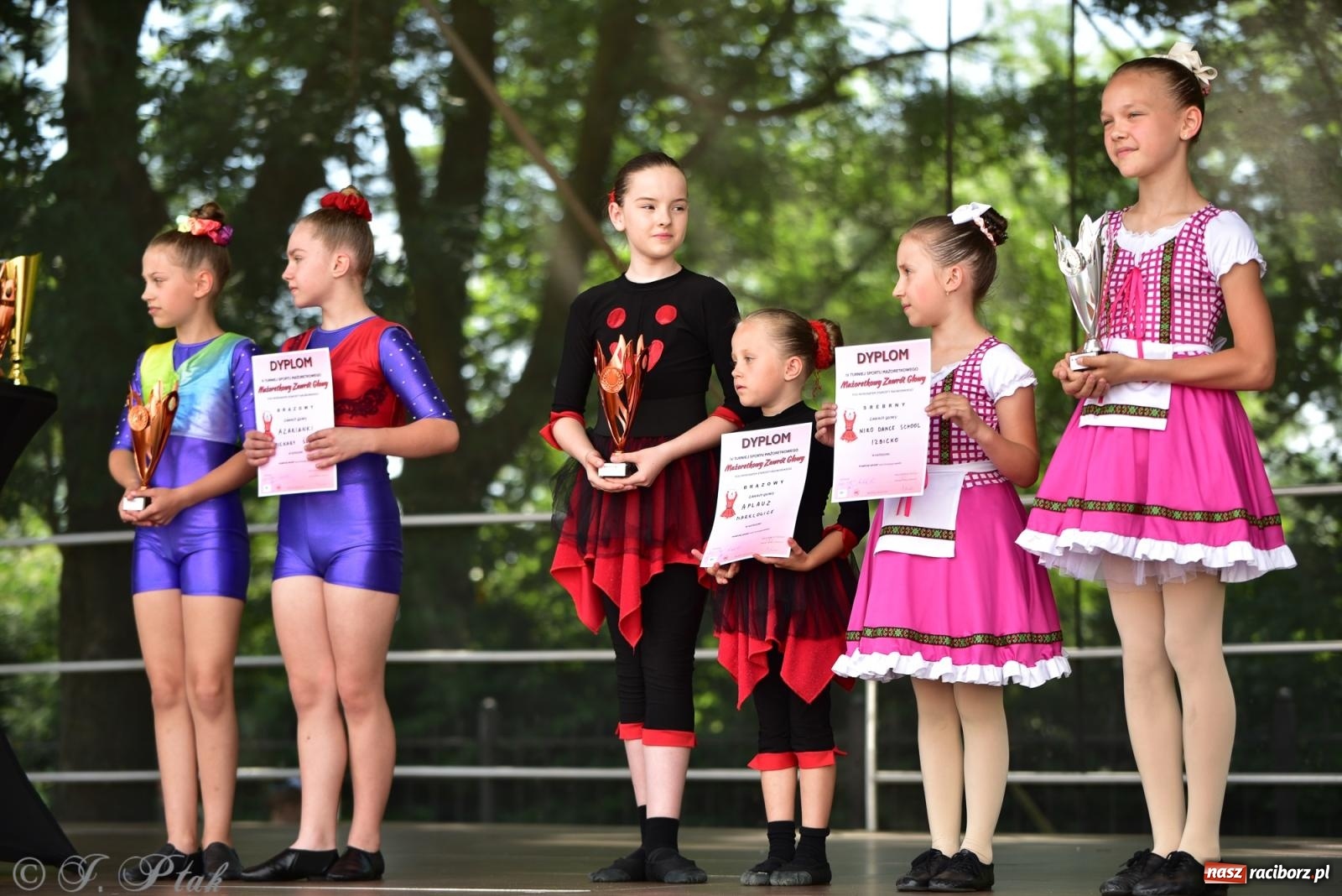 Zdjęcie w galerii na portalu naszraciborz.pl: IV raciborski Mażoretkowy Zawrót Głowy [FOTO i WIDEO] wiadomości z regionu