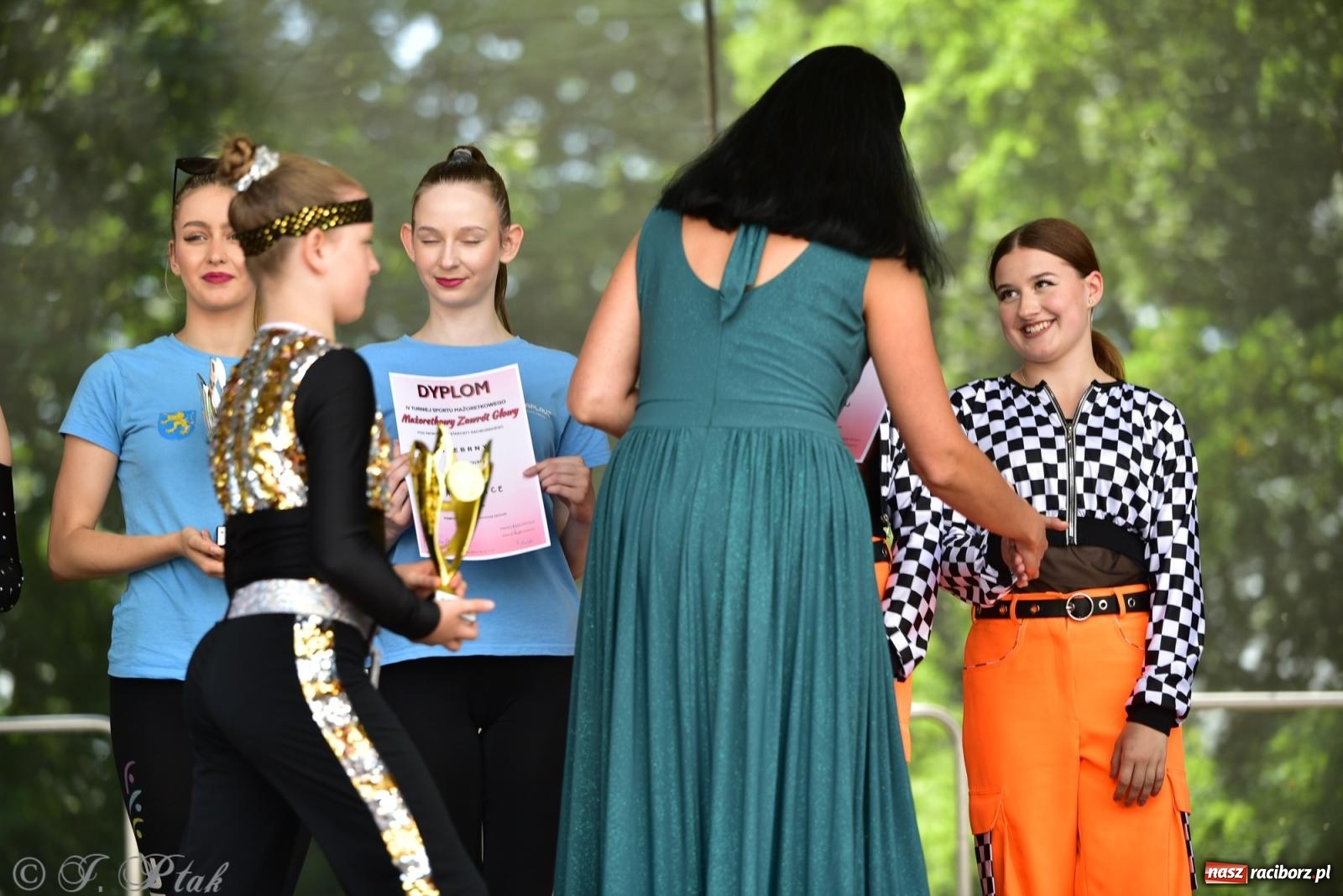 Zdjęcie w galerii na portalu naszraciborz.pl: IV raciborski Mażoretkowy Zawrót Głowy [FOTO i WIDEO] wiadomości z regionu