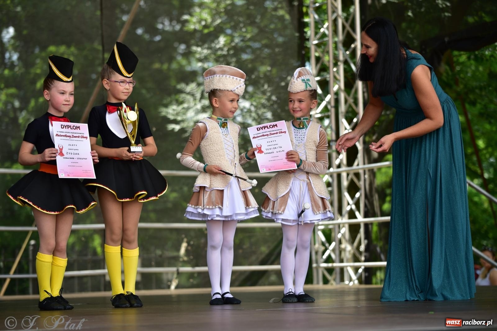 Zdjęcie w galerii na portalu naszraciborz.pl: IV raciborski Mażoretkowy Zawrót Głowy [FOTO i WIDEO] wiadomości z regionu