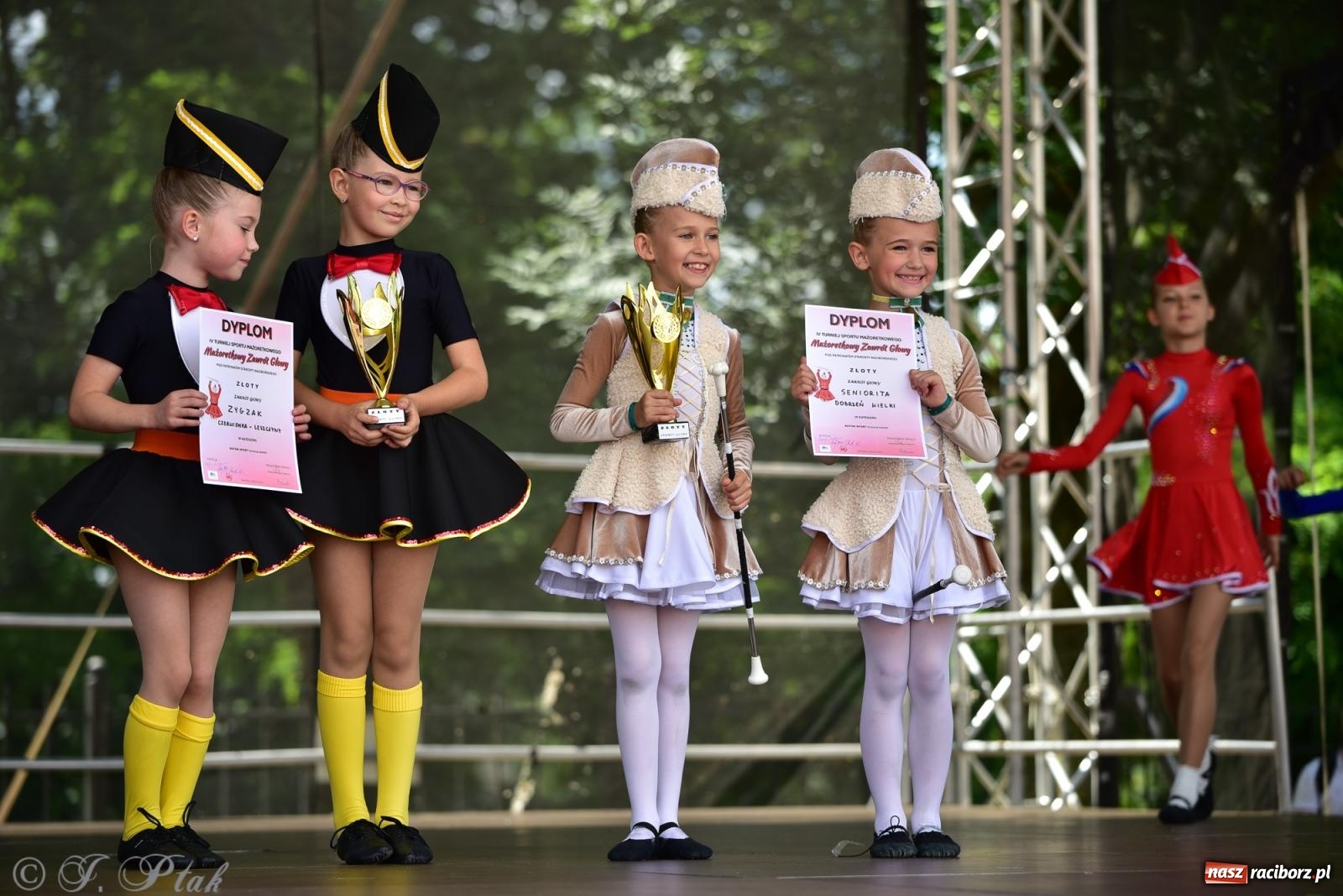 Zdjęcie w galerii na portalu naszraciborz.pl: IV raciborski Mażoretkowy Zawrót Głowy [FOTO i WIDEO] wiadomości z regionu