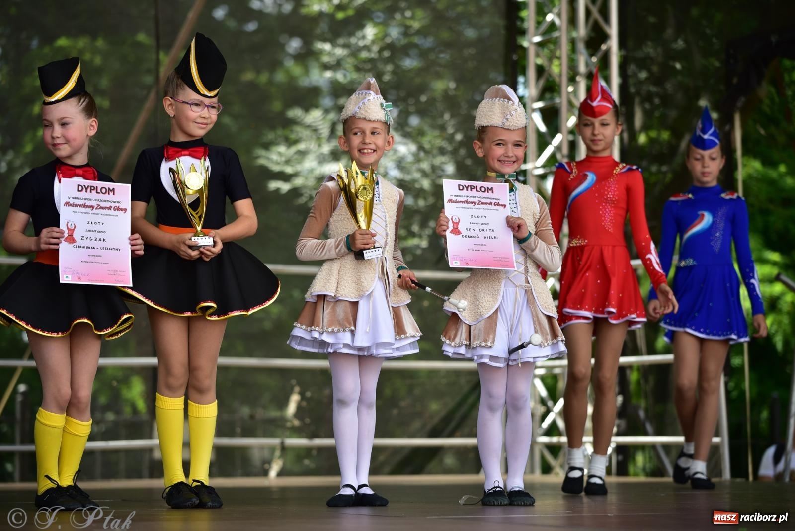 Zdjęcie w galerii na portalu naszraciborz.pl: IV raciborski Mażoretkowy Zawrót Głowy [FOTO i WIDEO] wiadomości z regionu