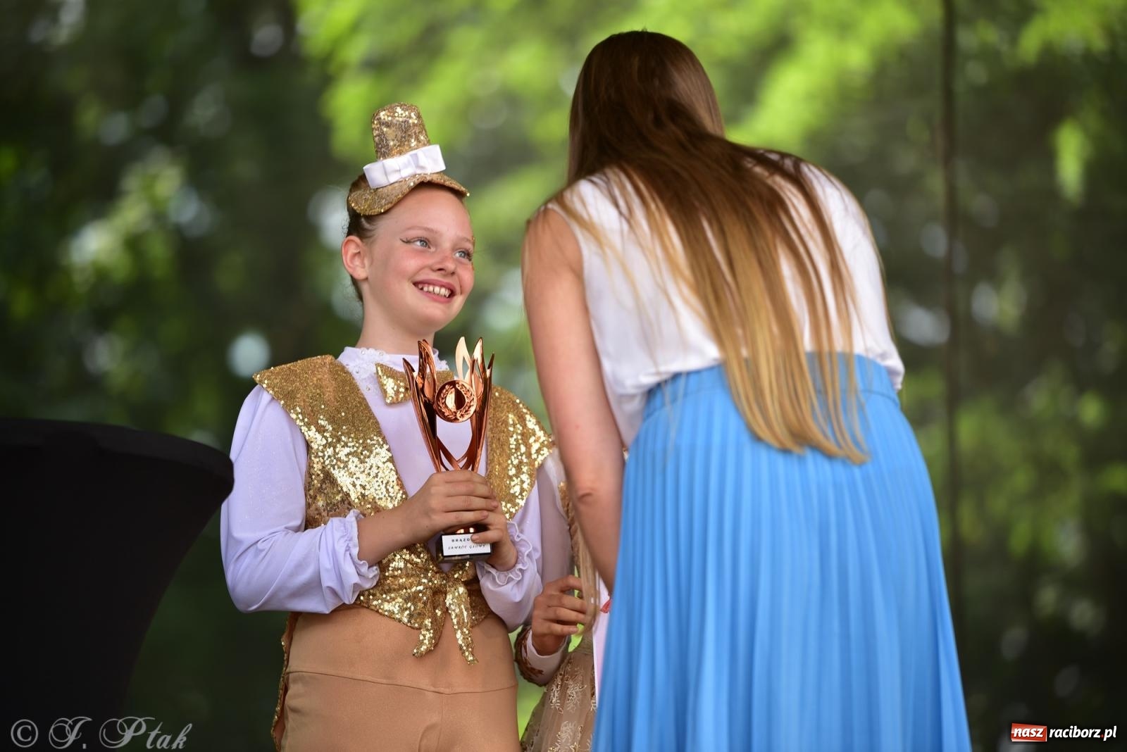 Zdjęcie w galerii na portalu naszraciborz.pl: IV raciborski Mażoretkowy Zawrót Głowy [FOTO i WIDEO] wiadomości z regionu