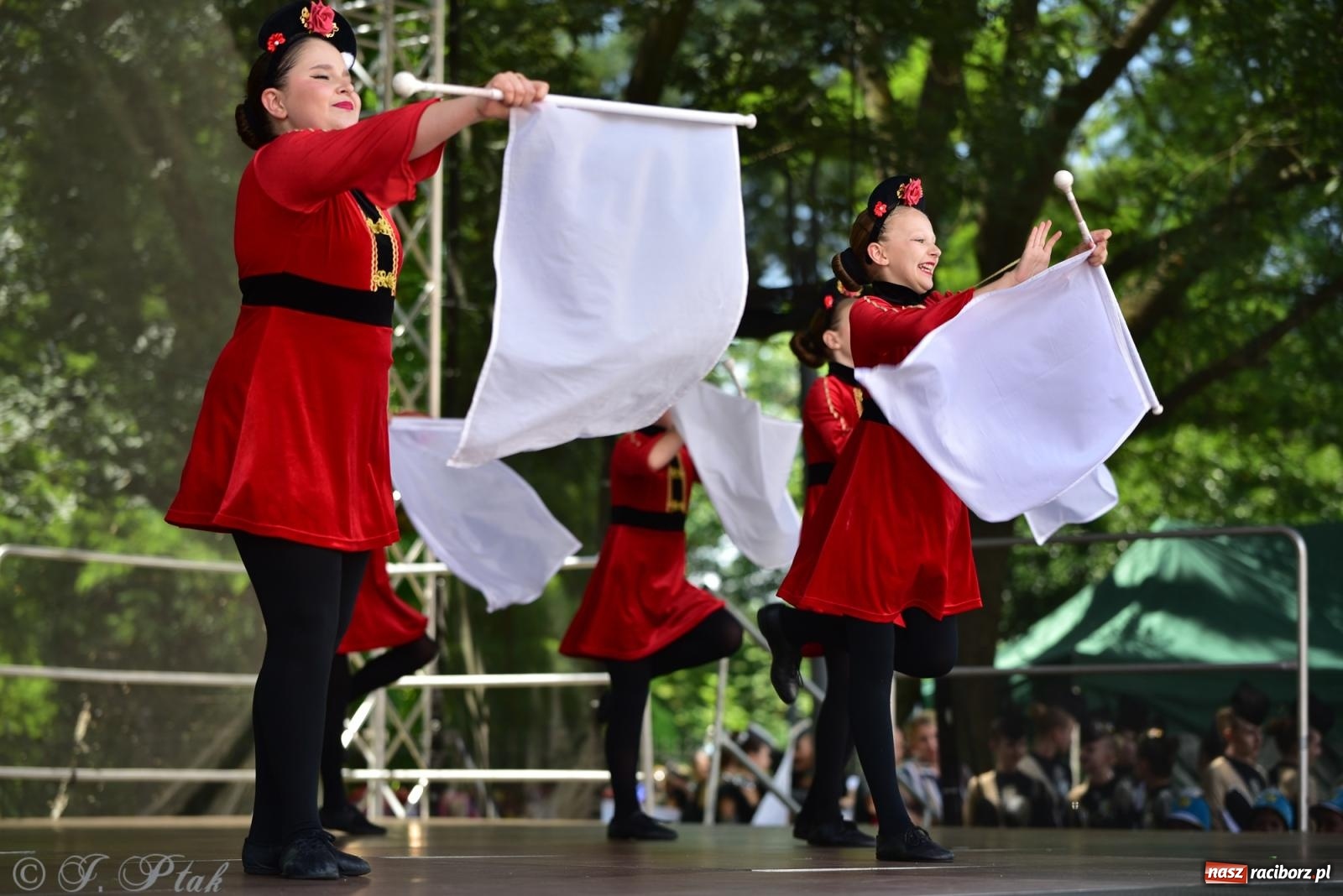 Zdjęcie w galerii na portalu naszraciborz.pl: IV raciborski Mażoretkowy Zawrót Głowy [FOTO i WIDEO] wiadomości z regionu
