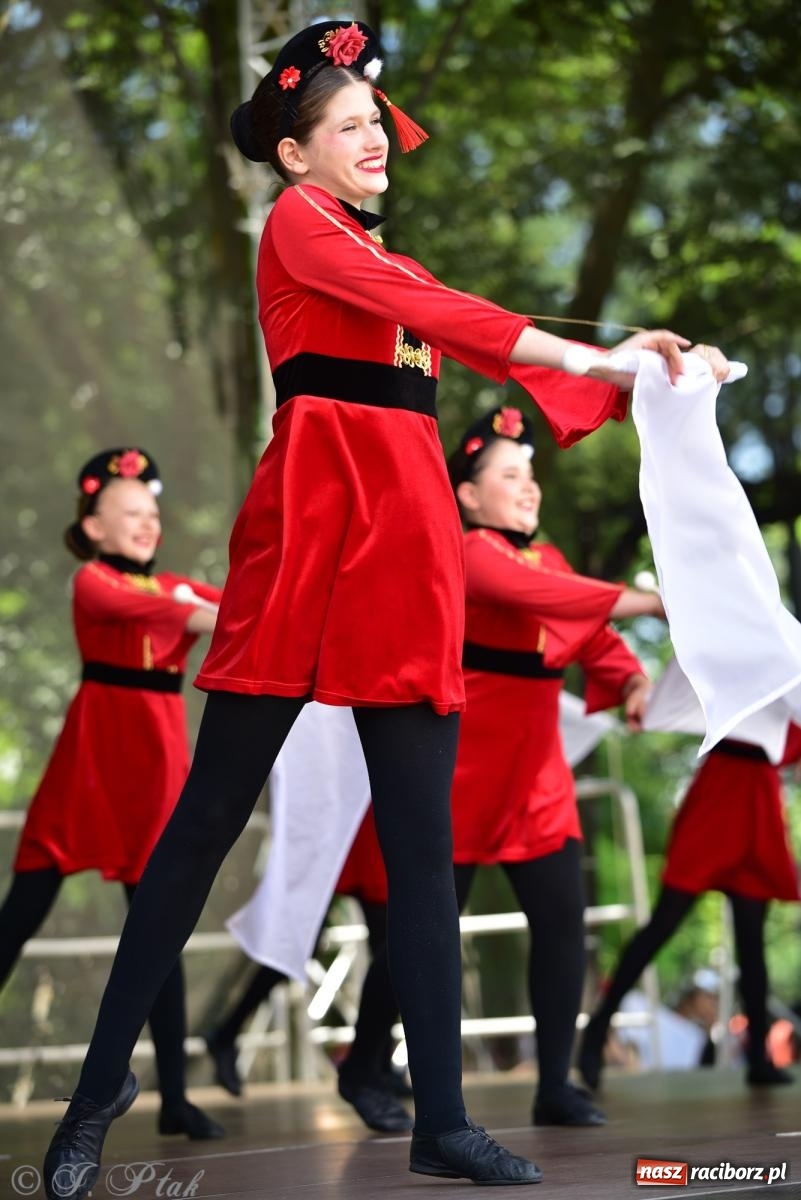 Zdjęcie w galerii na portalu naszraciborz.pl: IV raciborski Mażoretkowy Zawrót Głowy [FOTO i WIDEO] wiadomości z regionu
