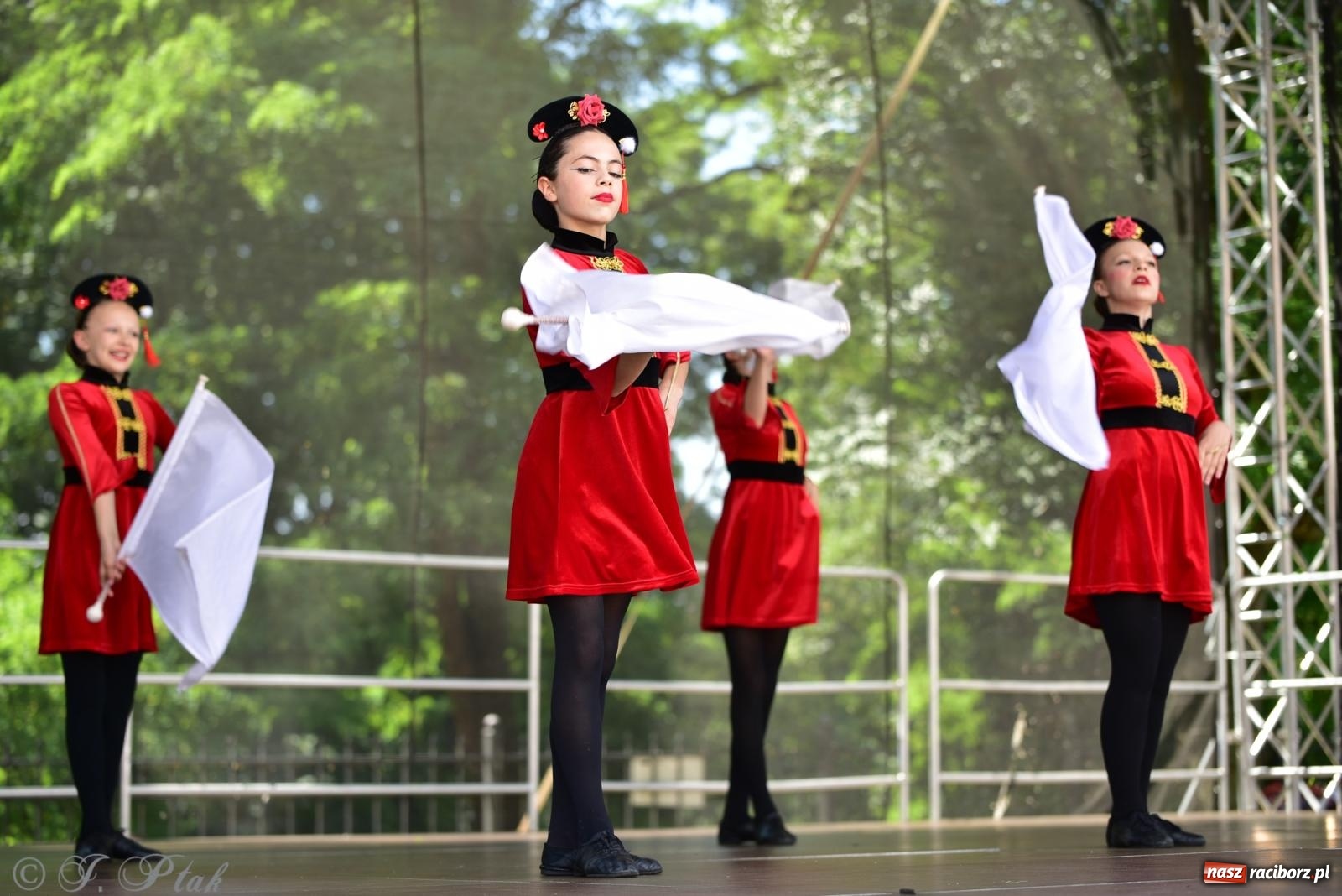 Zdjęcie w galerii na portalu naszraciborz.pl: IV raciborski Mażoretkowy Zawrót Głowy [FOTO i WIDEO] wiadomości z regionu