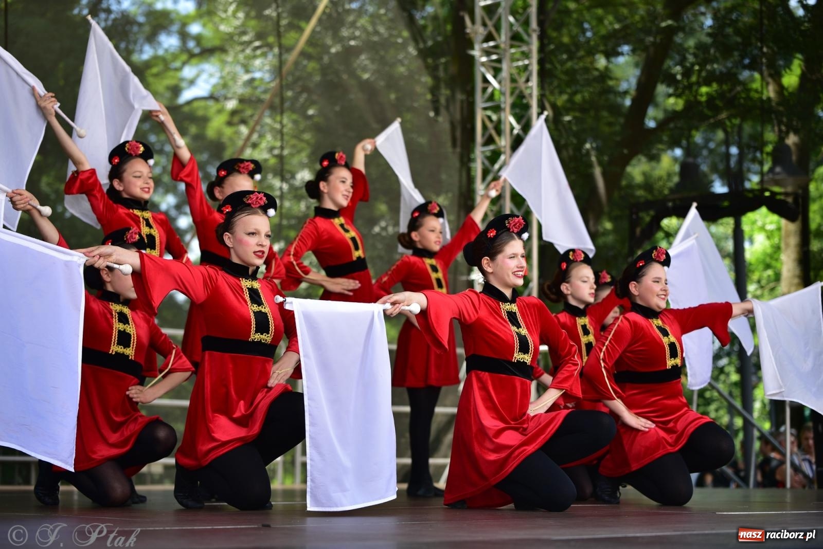 Zdjęcie w galerii na portalu naszraciborz.pl: IV raciborski Mażoretkowy Zawrót Głowy [FOTO i WIDEO] wiadomości z regionu