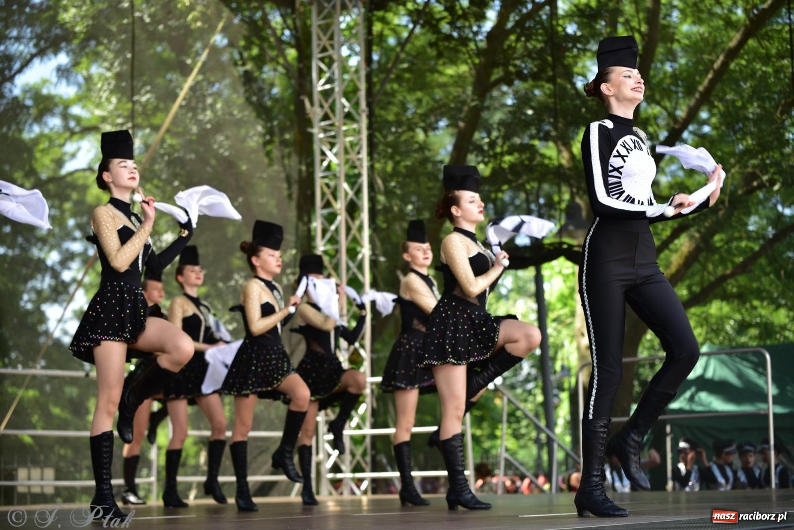 Zdjęcie w galerii na portalu naszraciborz.pl: IV raciborski Mażoretkowy Zawrót Głowy [FOTO i WIDEO] wiadomości z regionu