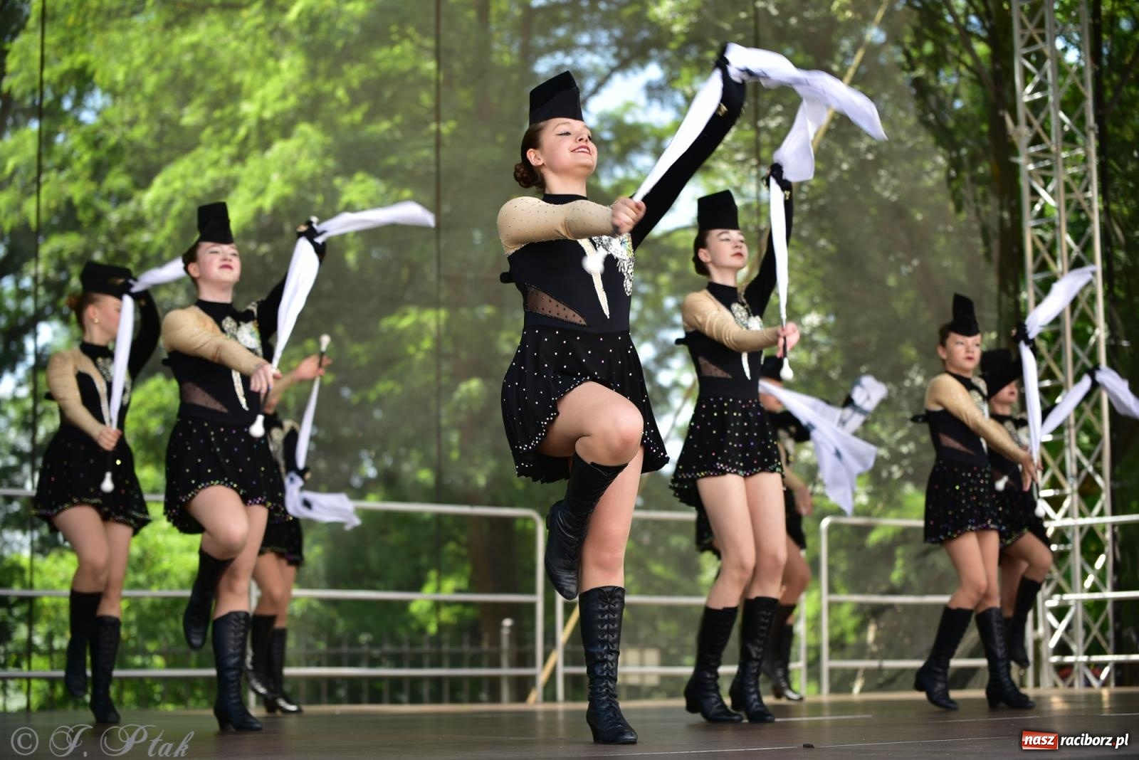 Zdjęcie w galerii na portalu naszraciborz.pl: IV raciborski Mażoretkowy Zawrót Głowy [FOTO i WIDEO] wiadomości z regionu