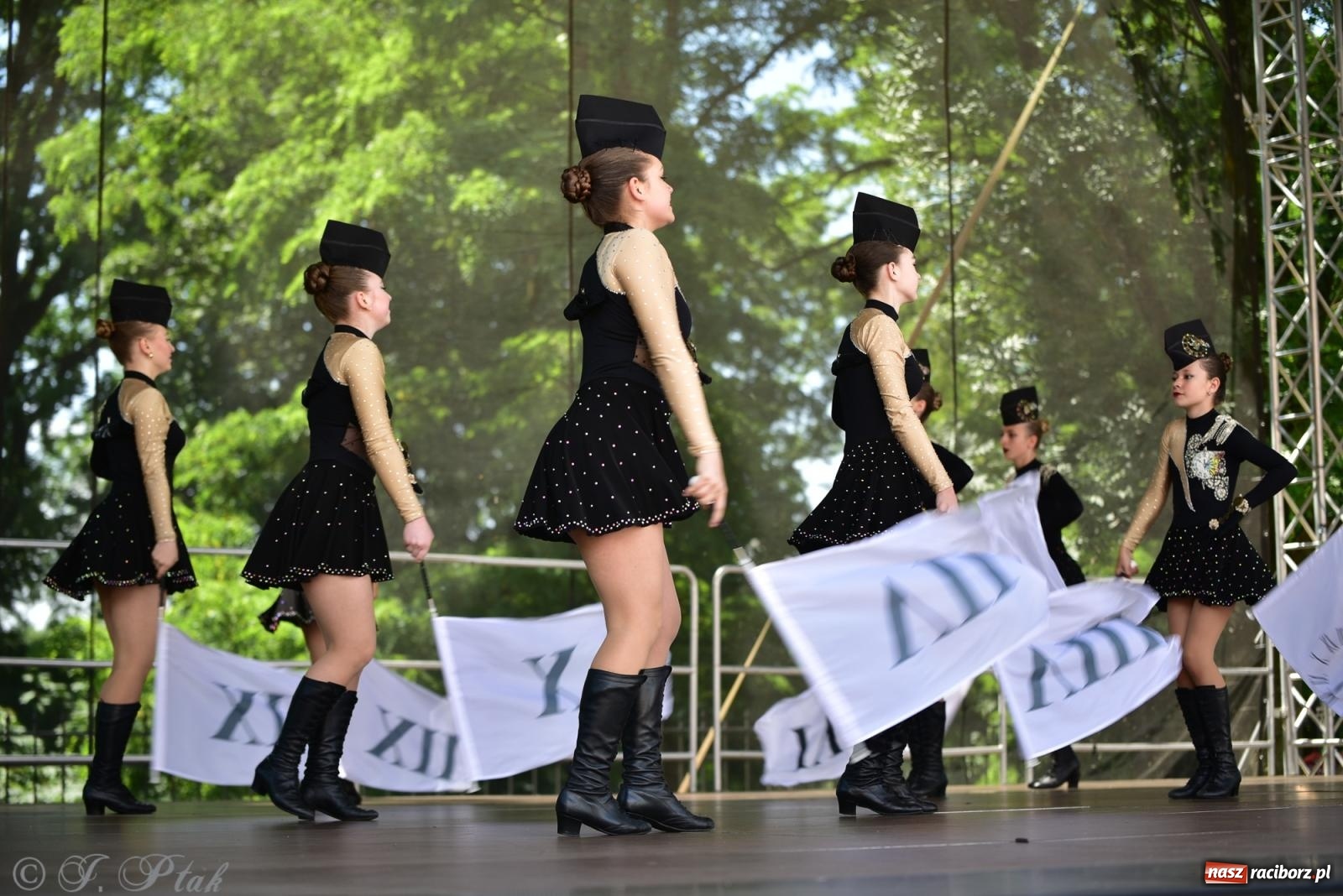Zdjęcie w galerii na portalu naszraciborz.pl: IV raciborski Mażoretkowy Zawrót Głowy [FOTO i WIDEO] wiadomości z regionu