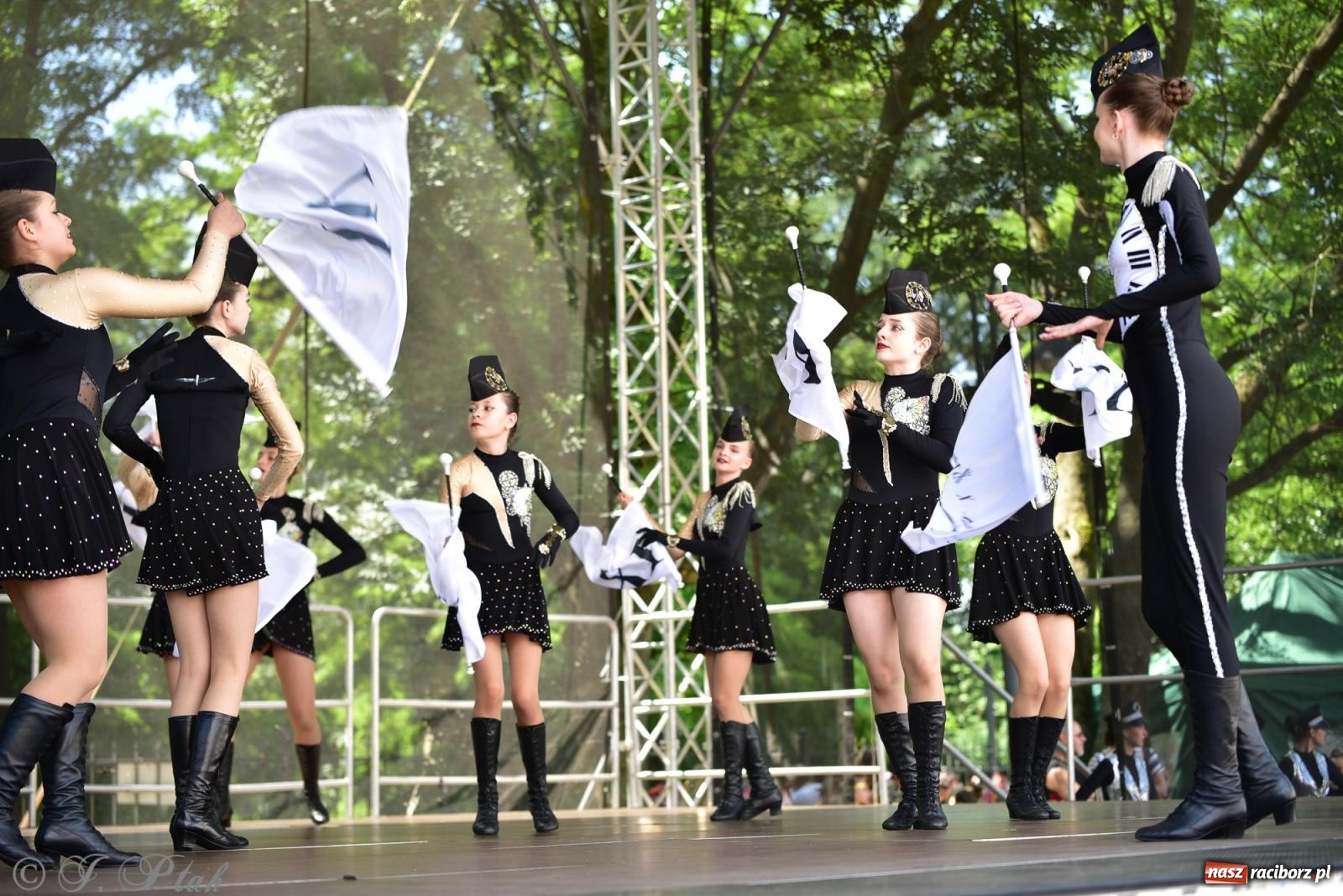 Zdjęcie w galerii na portalu naszraciborz.pl: IV raciborski Mażoretkowy Zawrót Głowy [FOTO i WIDEO] wiadomości z regionu