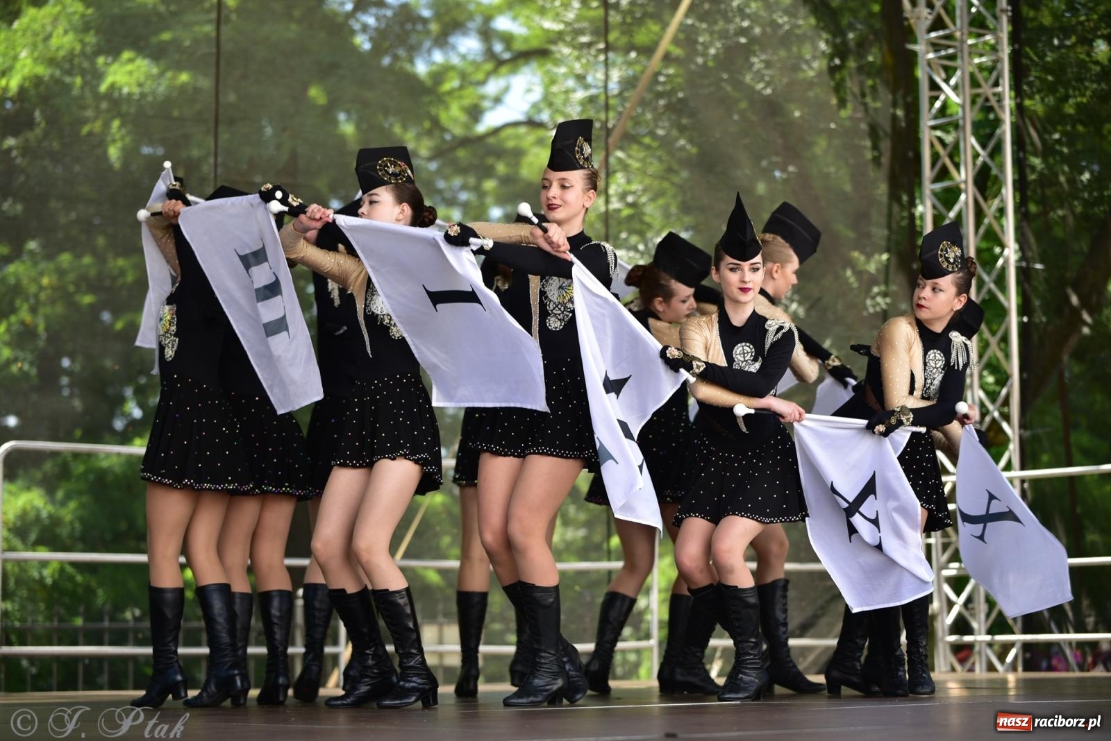 Zdjęcie w galerii na portalu naszraciborz.pl: IV raciborski Mażoretkowy Zawrót Głowy [FOTO i WIDEO] wiadomości z regionu