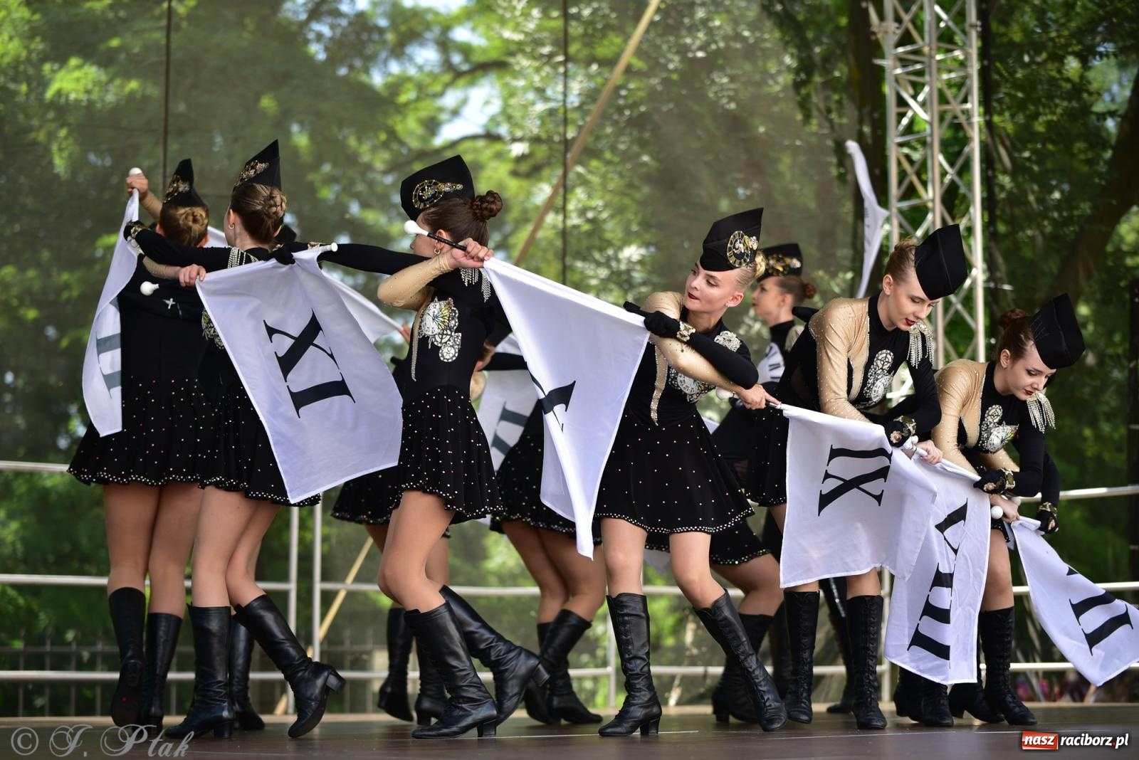 Zdjęcie w galerii na portalu naszraciborz.pl: IV raciborski Mażoretkowy Zawrót Głowy [FOTO i WIDEO] wiadomości z regionu