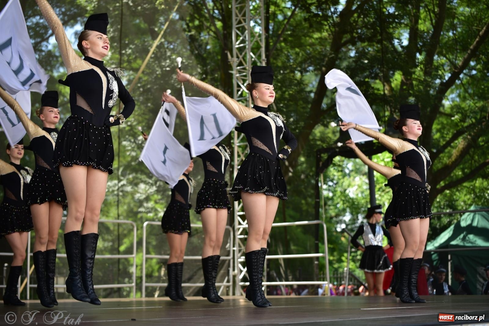 Zdjęcie w galerii na portalu naszraciborz.pl: IV raciborski Mażoretkowy Zawrót Głowy [FOTO i WIDEO] wiadomości z regionu