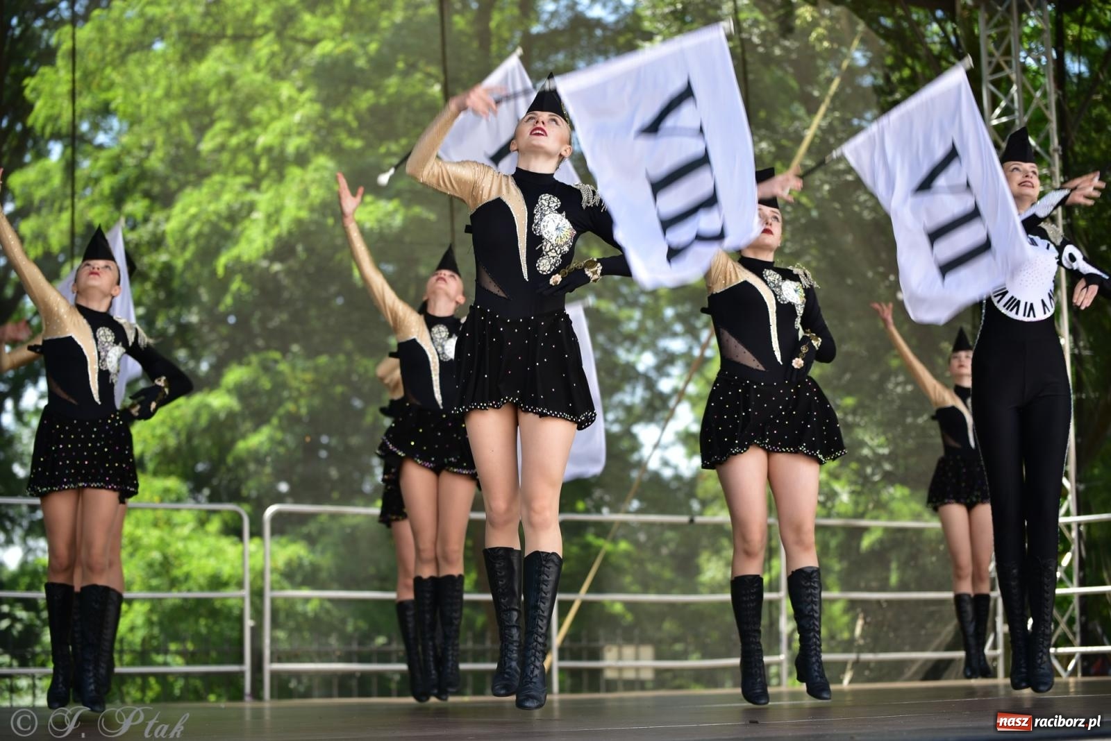 Zdjęcie w galerii na portalu naszraciborz.pl: IV raciborski Mażoretkowy Zawrót Głowy [FOTO i WIDEO] wiadomości z regionu