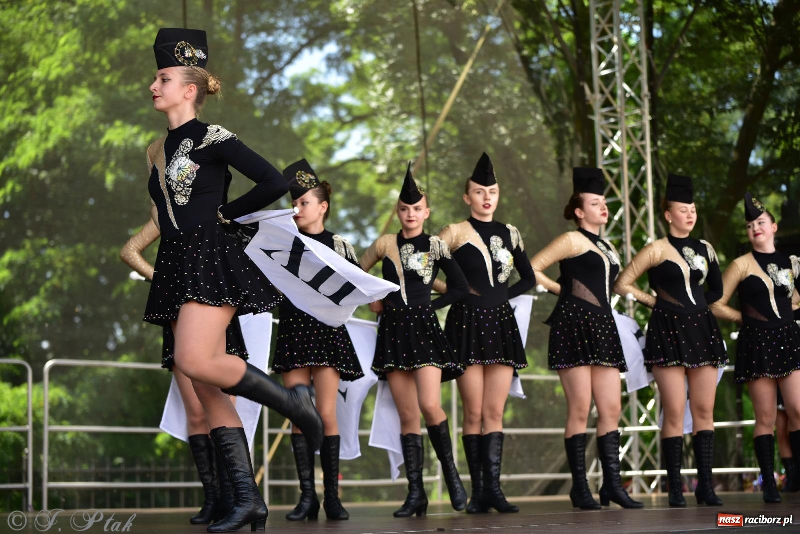 Zdjęcie w galerii na portalu naszraciborz.pl: IV raciborski Mażoretkowy Zawrót Głowy [FOTO i WIDEO] wiadomości z regionu